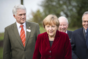 Anglea Merkel pflanzt Baumdenkmal, Bonn