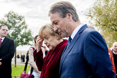Anglea Merkel pflanzt Baumdenkmal, Bonn