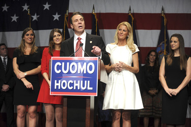 Andrew M. Cuomo zu Gouverneur wiedergewählt, New York