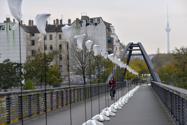 Aufbau der Installation 'Lichtgrenze', Berlin