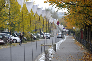 Aufbau der Installation 'Lichtgrenze', Berlin