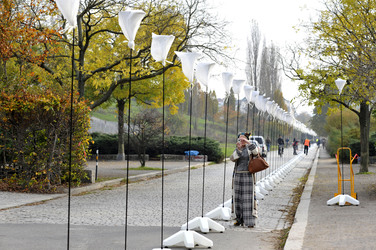Aufbau der Installation 'Lichtgrenze', Berlin