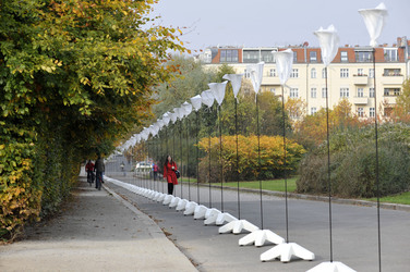Aufbau der Installation 'Lichtgrenze', Berlin