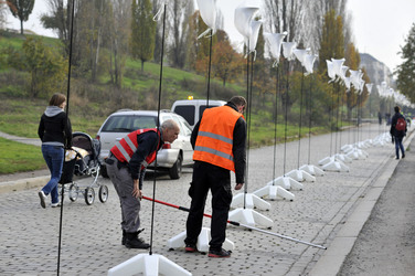 Aufbau der Installation 'Lichtgrenze', Berlin