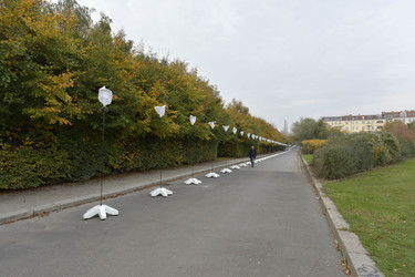 Aufbau der Installation 'Lichtgrenze', Berlin
