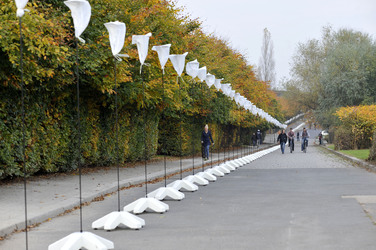 Aufbau der Installation 'Lichtgrenze', Berlin