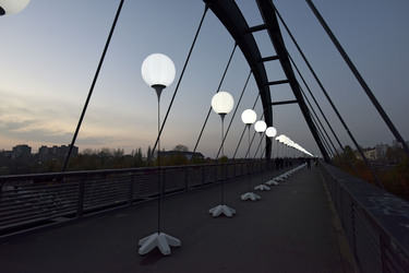 Lichtmauer aus Ballons, Berlin