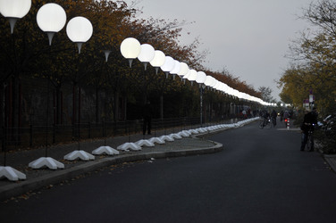 Lichtmauer aus Ballons, Berlin