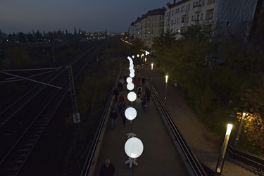Lichtmauer aus Ballons, Berlin