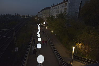 Lichtmauer aus Ballons, Berlin