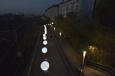 Lichtmauer aus Ballons, Berlin