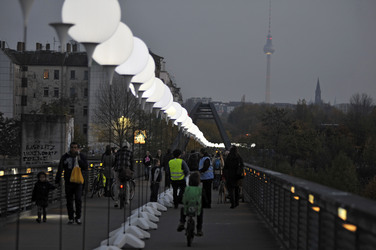 Lichtmauer aus Ballons, Berlin