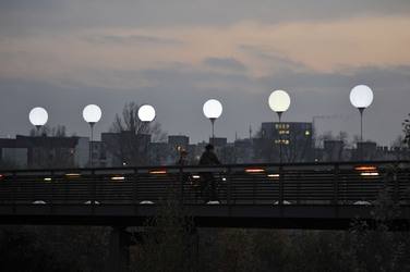Lichtmauer aus Ballons, Berlin