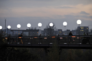 Lichtmauer aus Ballons, Berlin