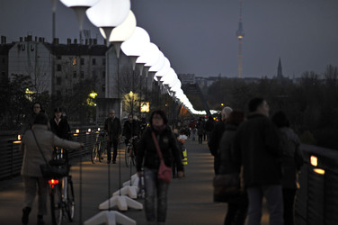 Lichtmauer aus Ballons, Berlin