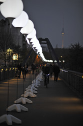 Lichtmauer aus Ballons, Berlin