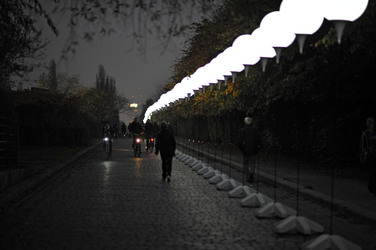 Lichtmauer aus Ballons, Berlin