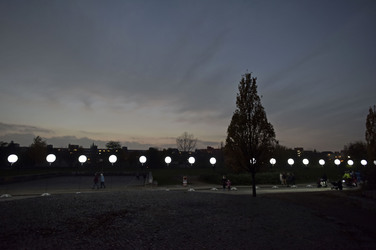 Lichtmauer aus Ballons, Berlin