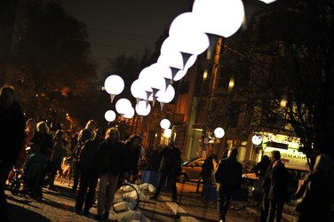 Lichtmauer aus Ballons, Berlin