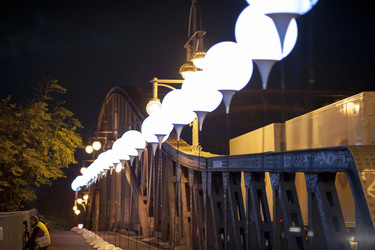 Lichtmauer aus Ballons, Berlin