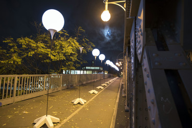 Lichtmauer aus Ballons, Berlin