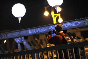 Lichtmauer aus Ballons, Berlin