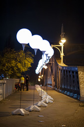Lichtmauer aus Ballons, Berlin