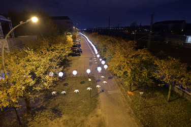 Lichtmauer aus Ballons, Berlin