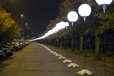 Lichtmauer aus Ballons, Berlin