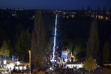 Lichtmauer aus Ballons, Berlin