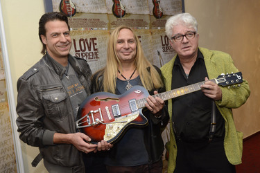 'Love Supreme - Sechs Saiten und ein Brett' Premiere, Hannover