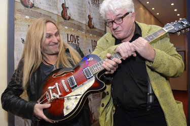 'Love Supreme - Sechs Saiten und ein Brett' Premiere, Hannover