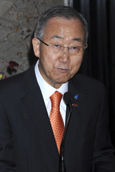 Teri Hatcher und Ban Ki-moon im Empire State Building, New York