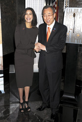 Teri Hatcher und Ban Ki-moon im Empire State Building, New York
