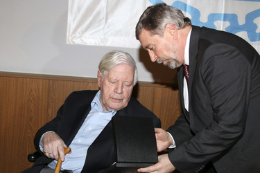 Verleihung des Gustav-Stresemann-Preises an Bundeskanzler a.D. Helmut Schmidt, Hamburg