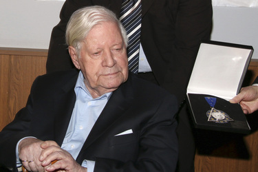 Verleihung des Gustav-Stresemann-Preises an Bundeskanzler a.D. Helmut Schmidt, Hamburg