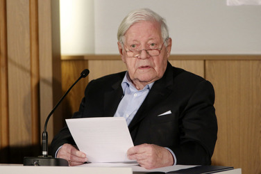 Verleihung des Gustav-Stresemann-Preises an Bundeskanzler a.D. Helmut Schmidt, Hamburg