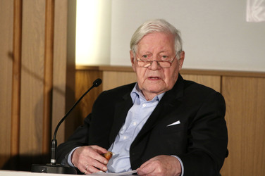 Verleihung des Gustav-Stresemann-Preises an Bundeskanzler a.D. Helmut Schmidt, Hamburg