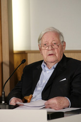 Verleihung des Gustav-Stresemann-Preises an Bundeskanzler a.D. Helmut Schmidt, Hamburg