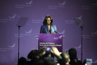 Michelle Obama besucht High School, New York