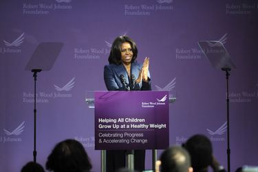 Michelle Obama besucht High School, New York