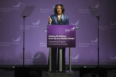 Michelle Obama besucht High School, New York