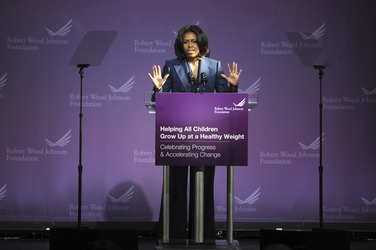 Michelle Obama besucht High School, New York