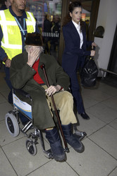 Anlunft von Christopher Lee in Berlin Tegel