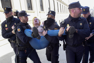 Femen Demo gegen Polizeistaatgesetz, Madrid