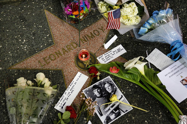 Blumen auf dem Stern von Leonard Nimoy, Hollywood