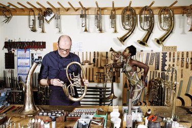 WORKING ART: Metallblasinstrumentenmacher / Brass Wind Instrument Maker Body Painting