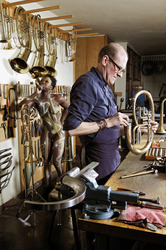 WORKING ART: Metallblasinstrumentenmacher / Brass Wind Instrument Maker Body Painting