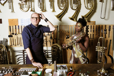 WORKING ART: Metallblasinstrumentenmacher / Brass Wind Instrument Maker Body Painting