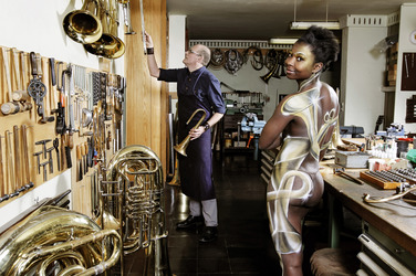WORKING ART: Metallblasinstrumentenmacher / Brass Wind Instrument Maker Body Painting